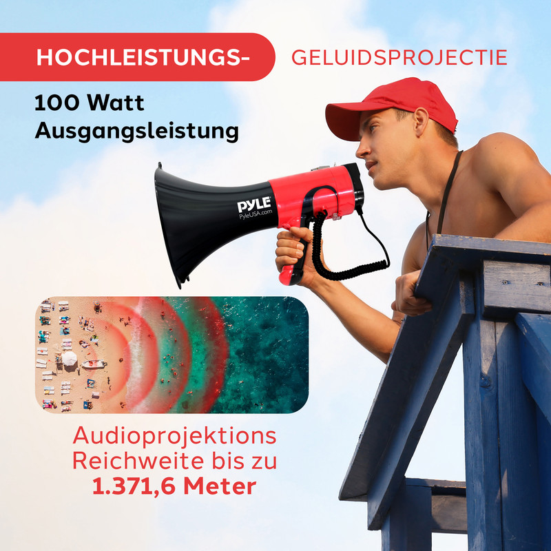 Mann mit Megafon am Strand, 100 Watt Leistung, Reichweite 1.371,6 Meter.