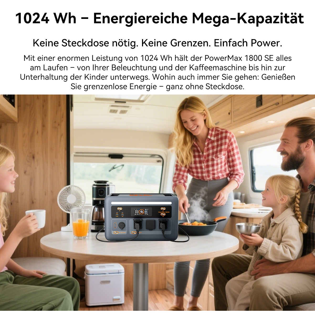 Eine Familie im Wohnmobil kocht und isst, eine Powerstation steht auf dem Tisch.