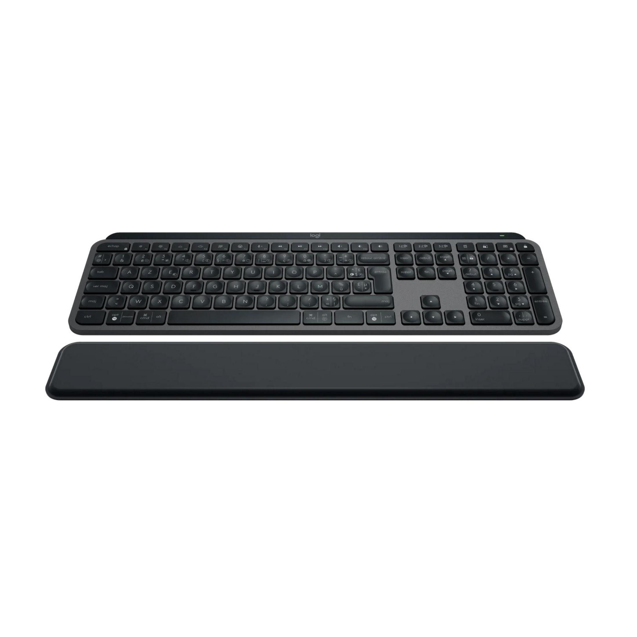 Eine schwarze Logitech Tastatur und Handballenauflage auf weißem Hintergrund.