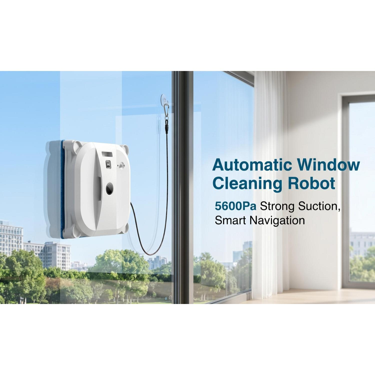 Ein weißer Roboter zur Fensterreinigung haftet an einem Fenster. Draußen sind Bäume und Gebäude zu sehen.
