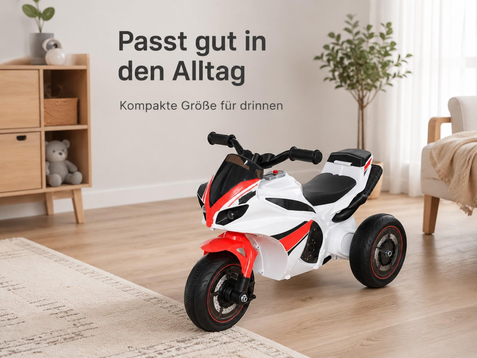 Ein weißes und rotes Spielzeugmotorrad steht auf einem Holzboden neben einem Teppich.