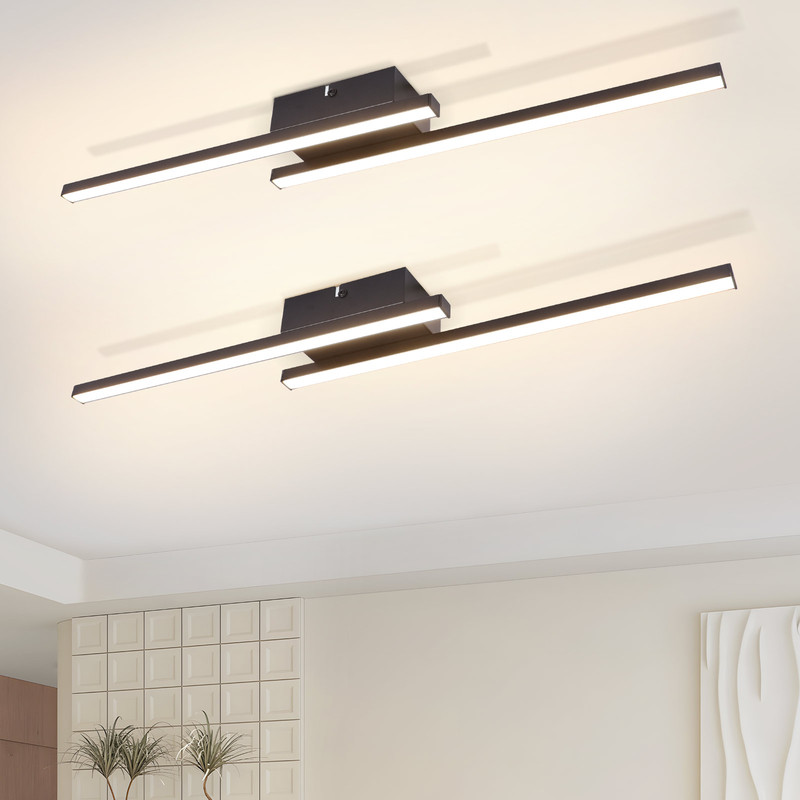 Zwei moderne Deckenleuchten mit schwarzen Metallrahmen und LED-Lichtstreifen.