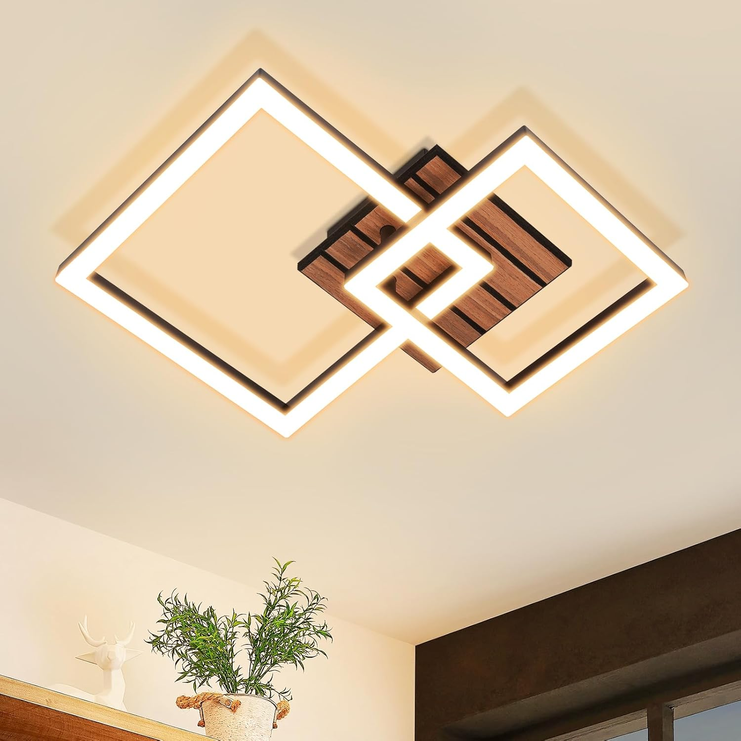 Moderne Deckenleuchte mit zwei verschachtelten Quadraten, Holzdetails und LED-Beleuchtung.