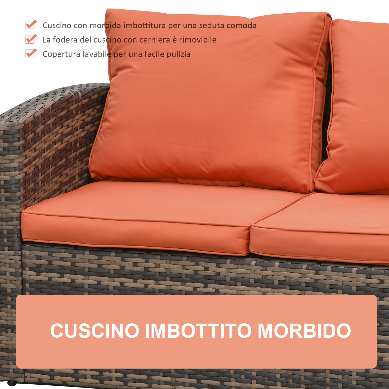 Cuscini arancioni su divano in vimini. Rivestimenti sfoderabili e lavabili.