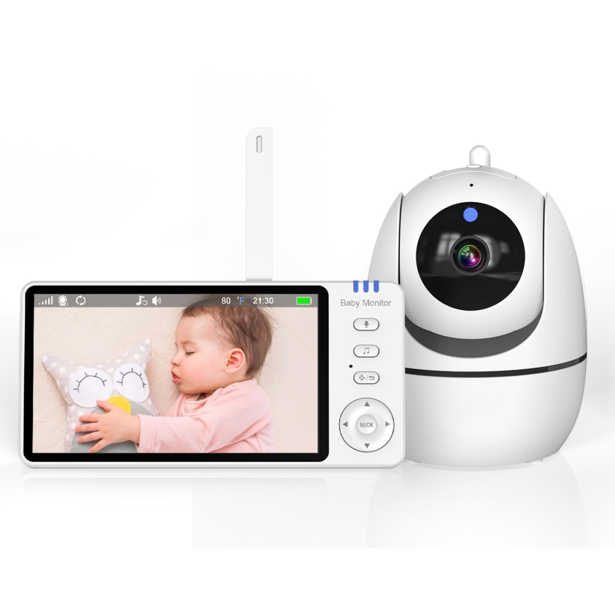Ein Baby schläft neben einer Eulenpuppe, daneben ein Babyphone mit Kamera.