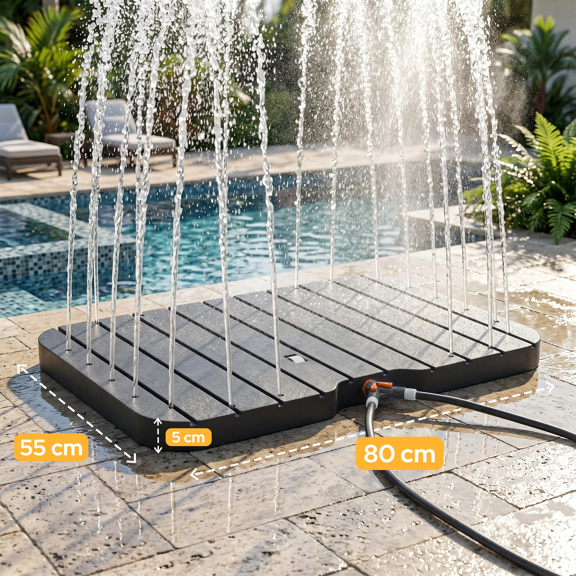 Ein Wasserspiel mit vielen Fontänen steht auf einer Terrasse neben einem Pool.
