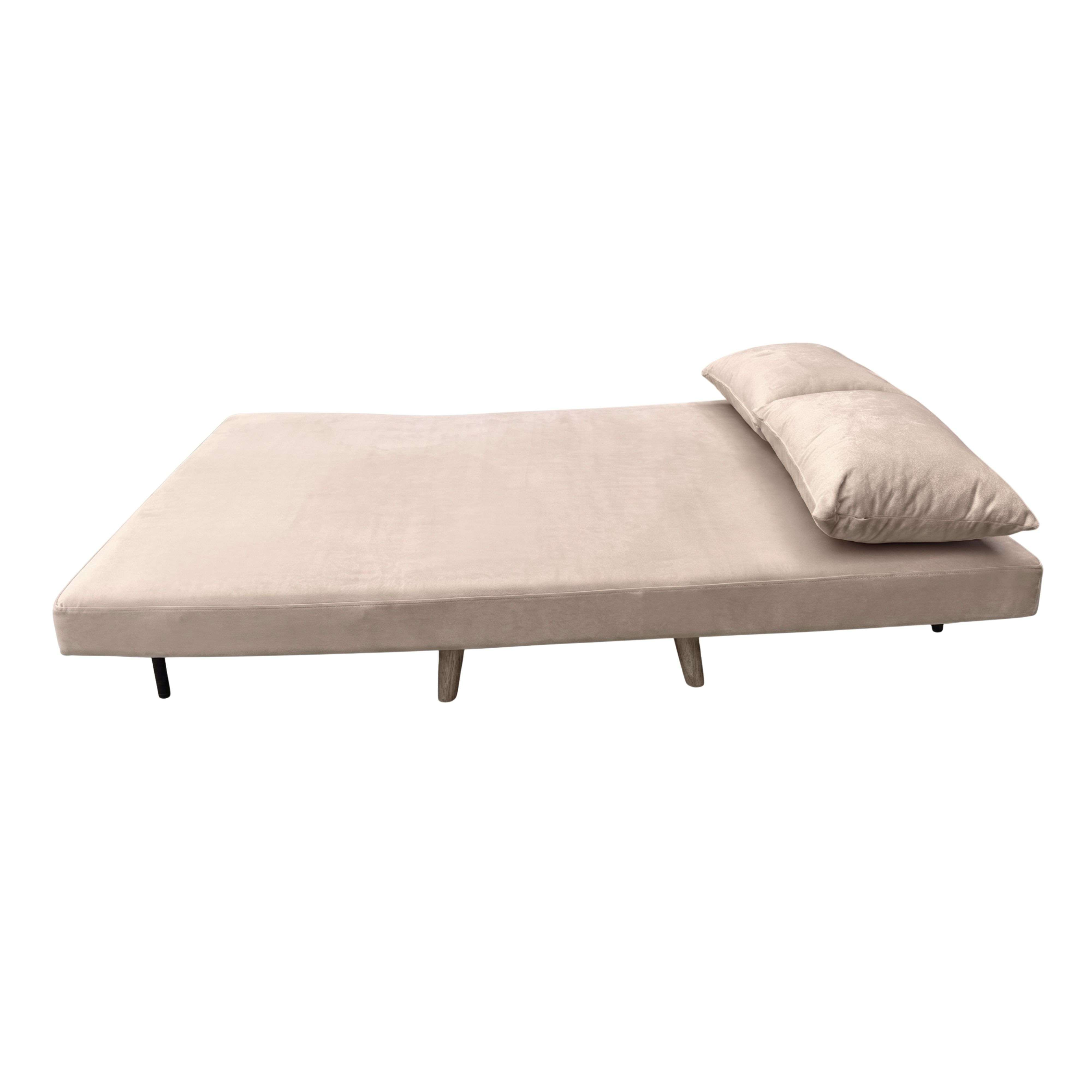 Un sofá cama beige con una almohada, sobre patas blancas.
