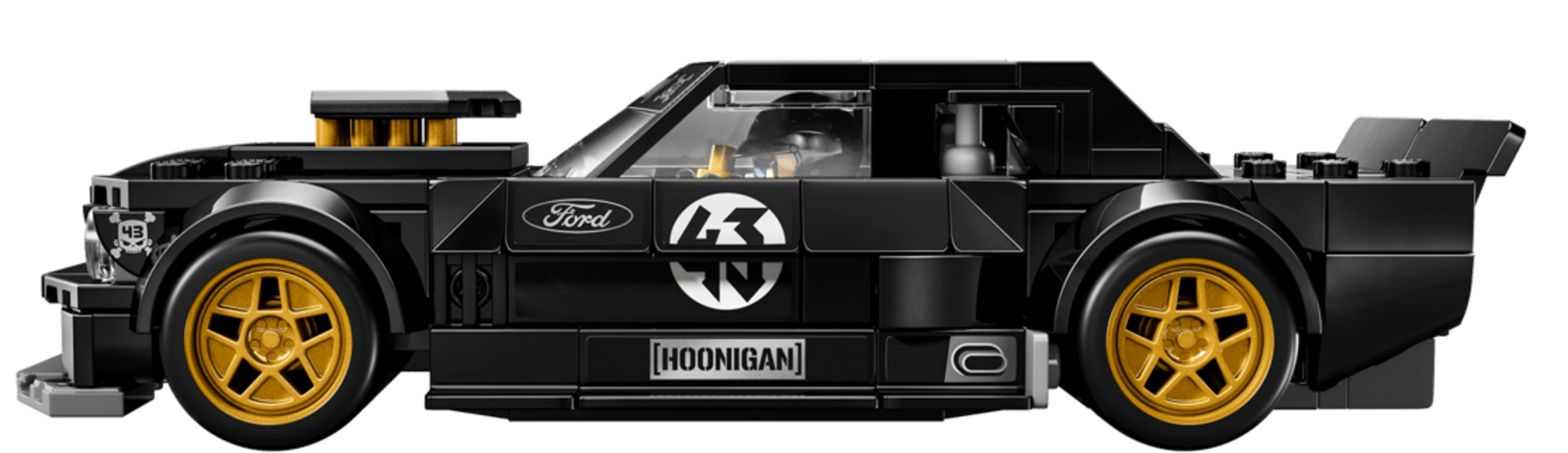 Czarny samochód Lego Ford Mustang Hoonigan ze złotymi kołami i naklejkami wyścigowymi.