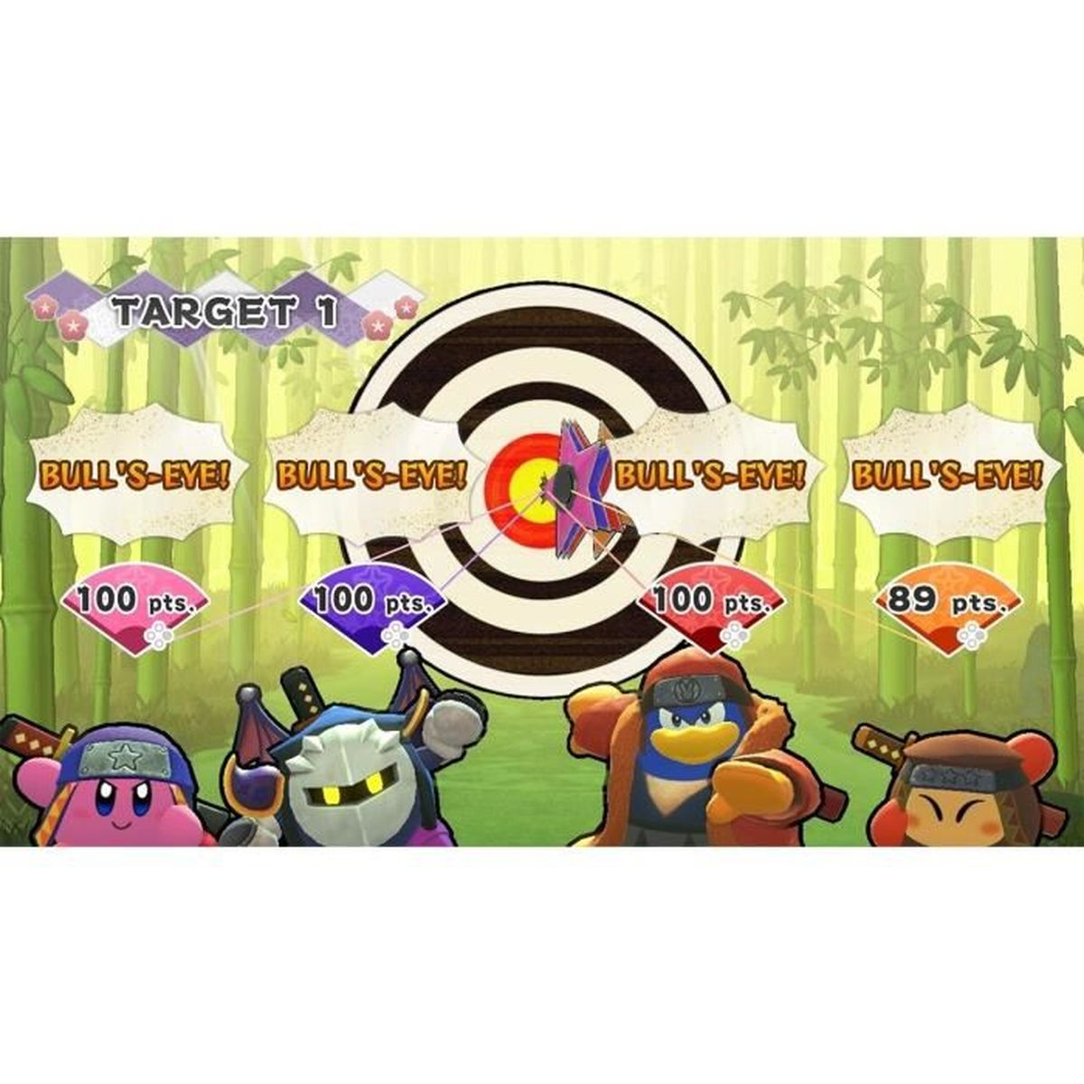 Quattro personaggi davanti a un bersaglio. Ci sono display di punteggio e banner "BULL'S-EYE!".