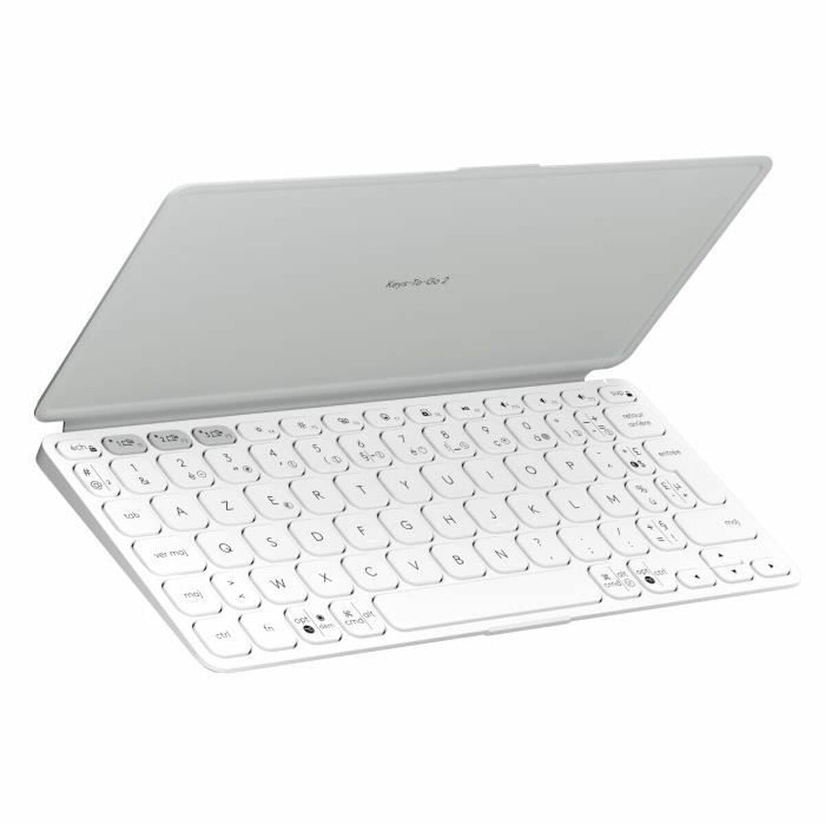 Ein weißes, tragbares Keyboard mit aufgeklapptem Deckel, das auf weißem Hintergrund steht.