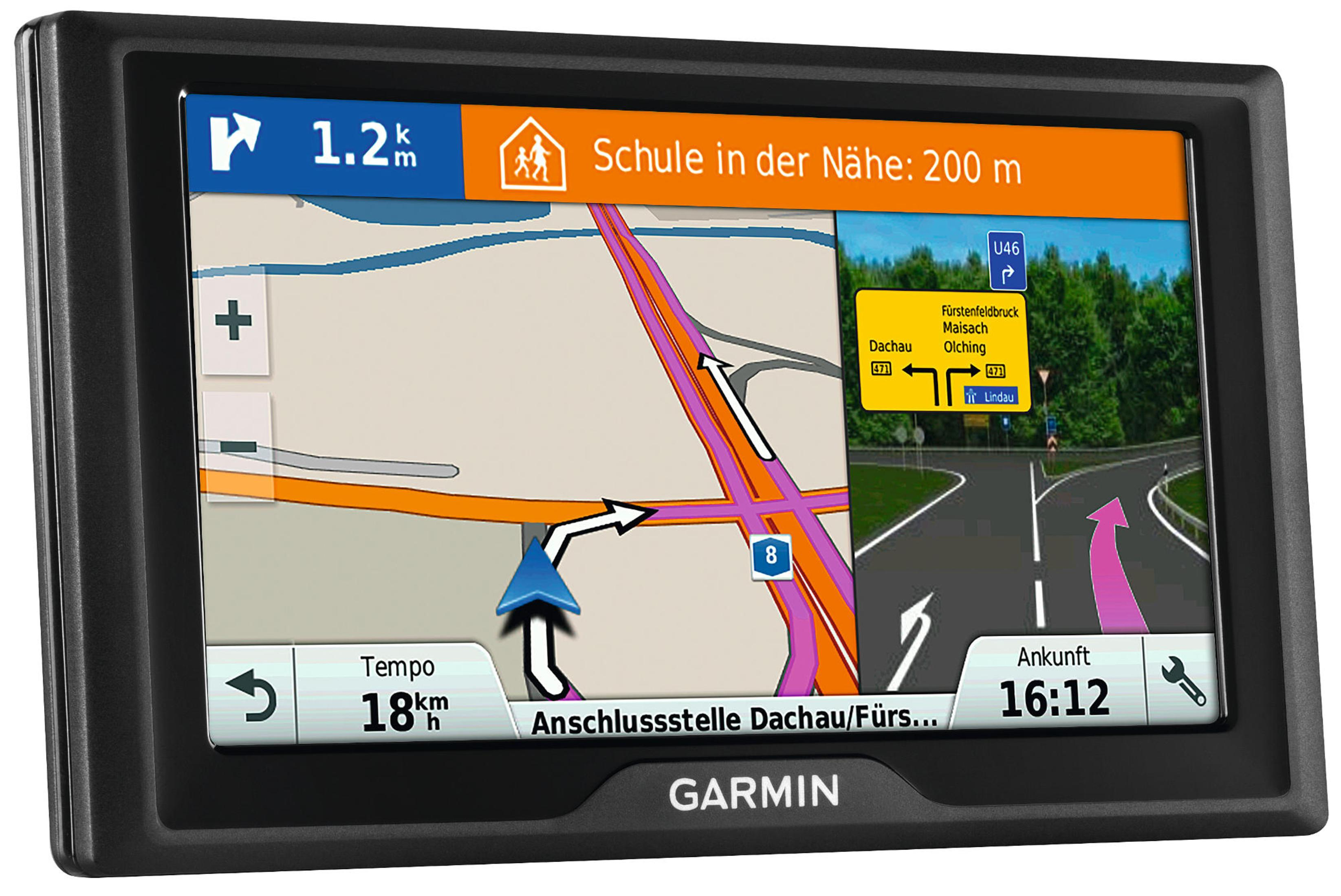 Navigationsgerät zeigt Karte mit Route, Schule in der Nähe und Ankunftszeit 16:12.