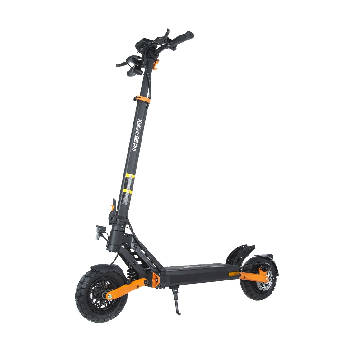 Un patinete eléctrico negro con detalles naranjas y texto "KUKIRIN G2 PRO".