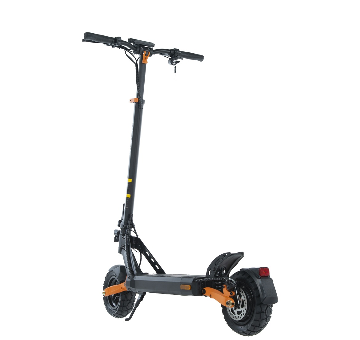 Patinete eléctrico negro con detalles naranjas sobre fondo blanco.