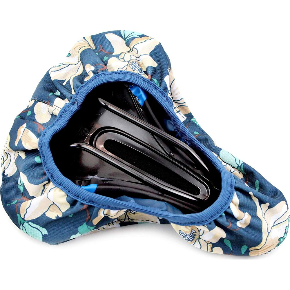 Blauer Fahrradsattelbezug mit Blumenmuster und schwarzem Sattel darunter.