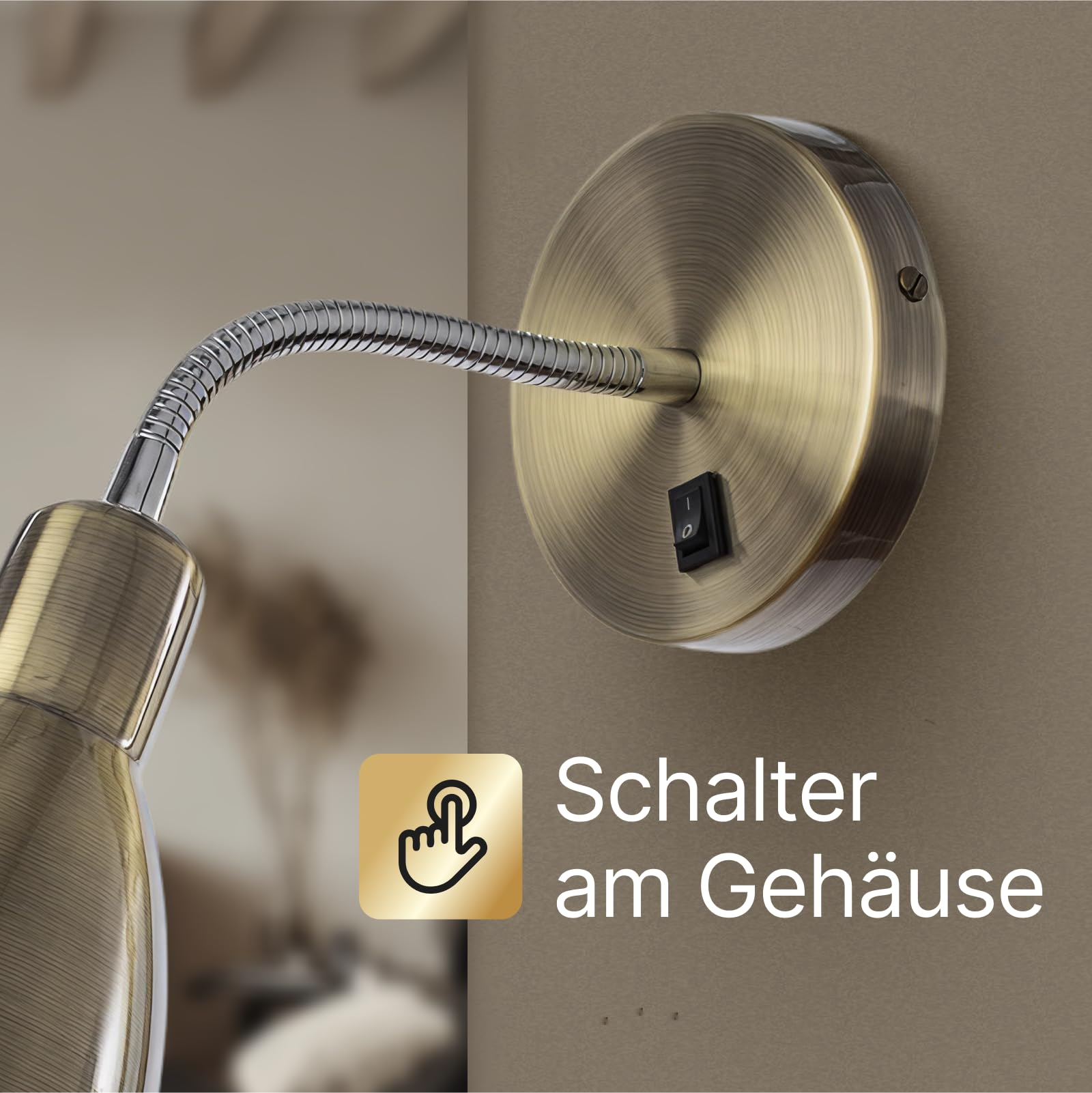 Ein antiker Messingwandleuchter mit flexiblem Arm und Schalter am Gehäuse.