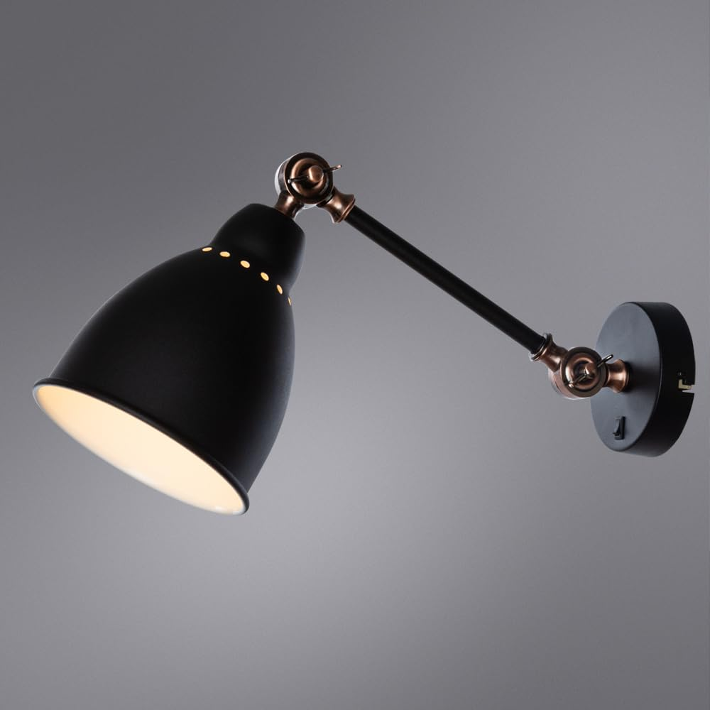 Eine schwarze Wandleuchte mit verstellbarem Arm und kupferfarbenen Gelenken.