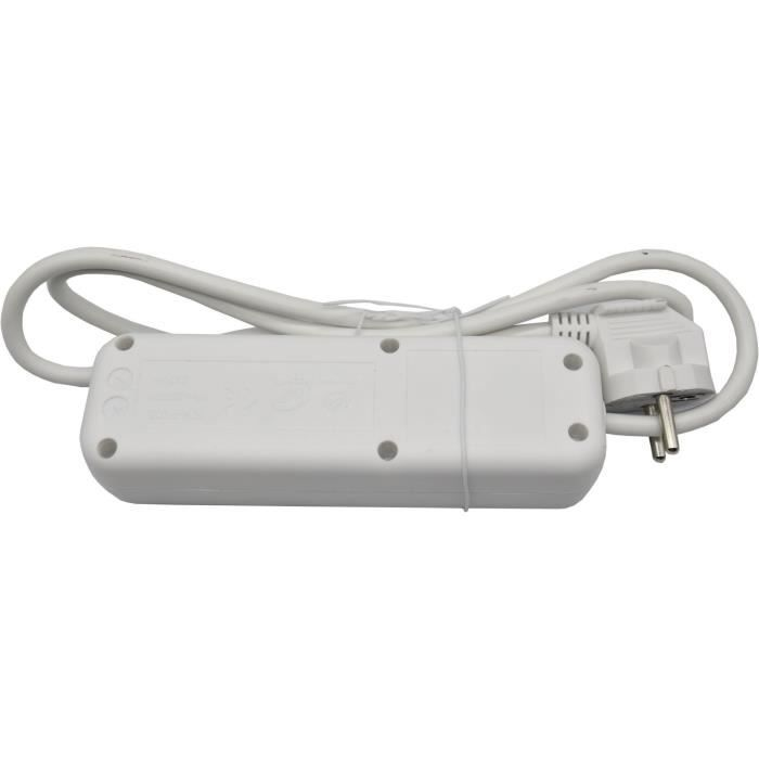 Ein weißer Mehrfachsteckdosenadapter mit Kabel und Stecker auf weißem Hintergrund.