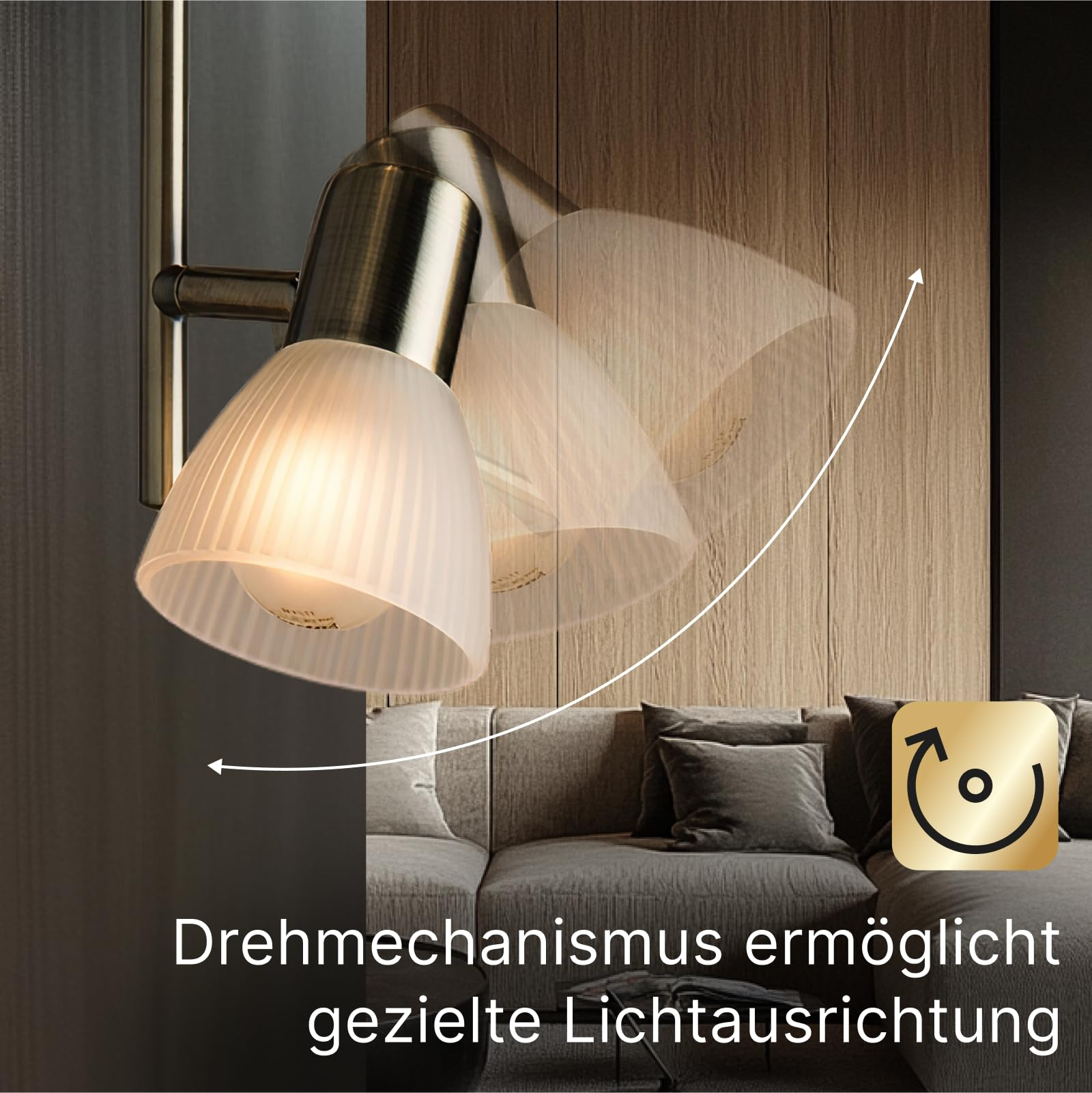Ein verstellbarer Wandspot über einem Sofa, zeigt die Ausrichtung.