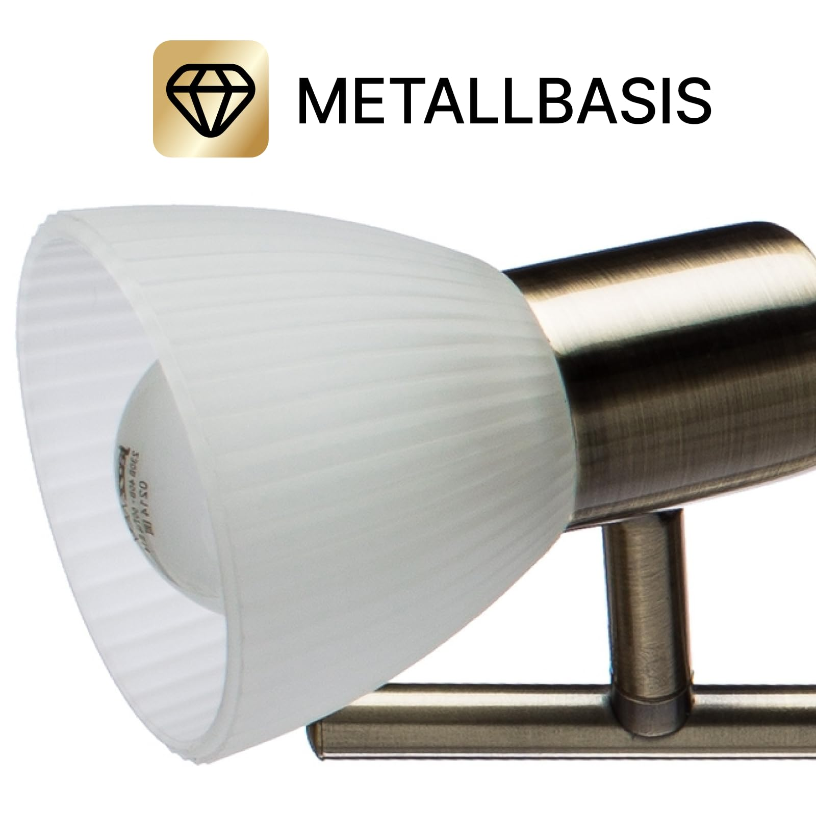 Ein Lampenschirm aus weißem Glas mit Rillen, daneben ein Metallarm mit gebürstetem Finish.
