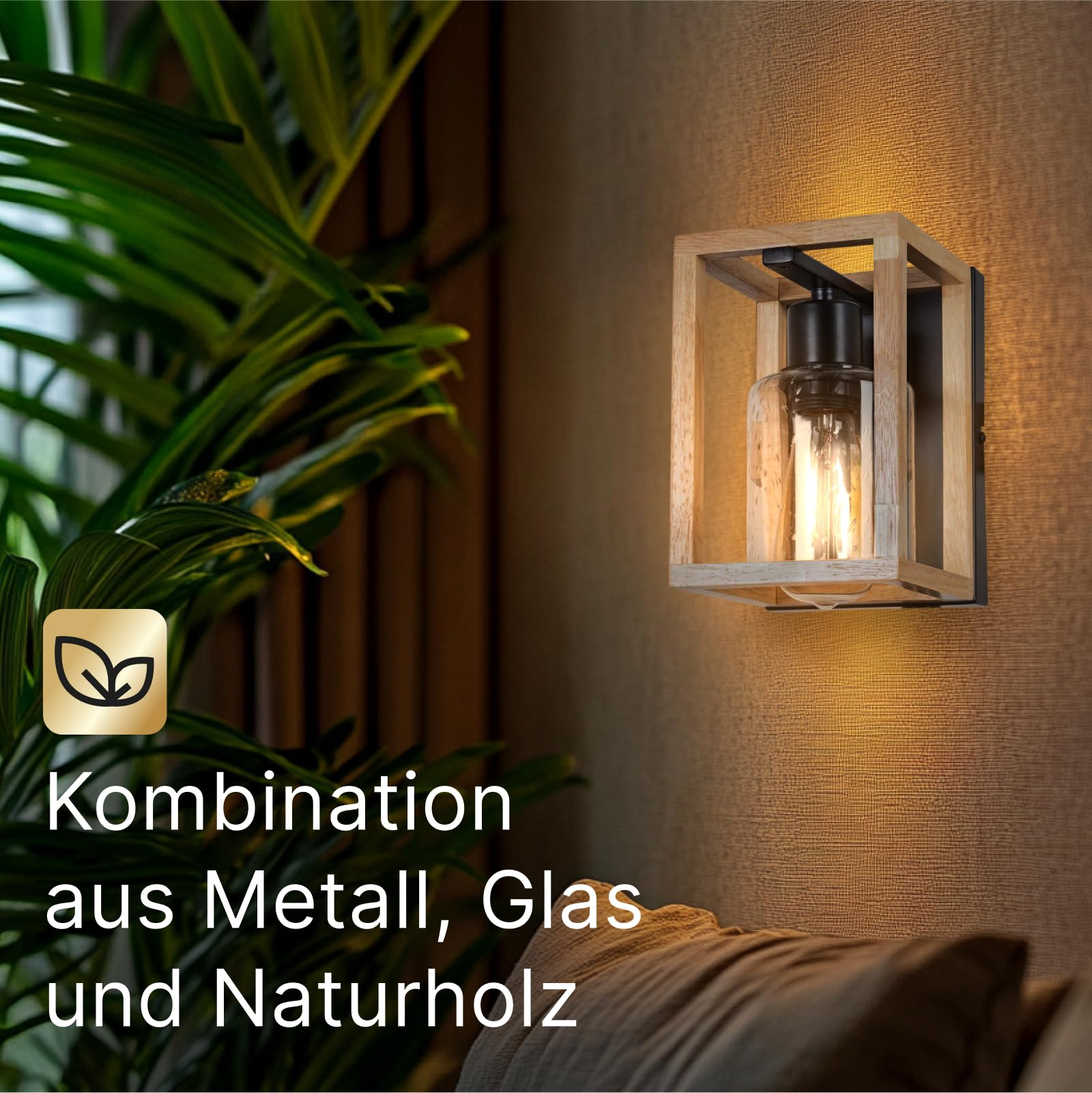 Wandleuchte mit Holzrahmen, Glaszylinder und Edison-Birne an gemusterter Wand.