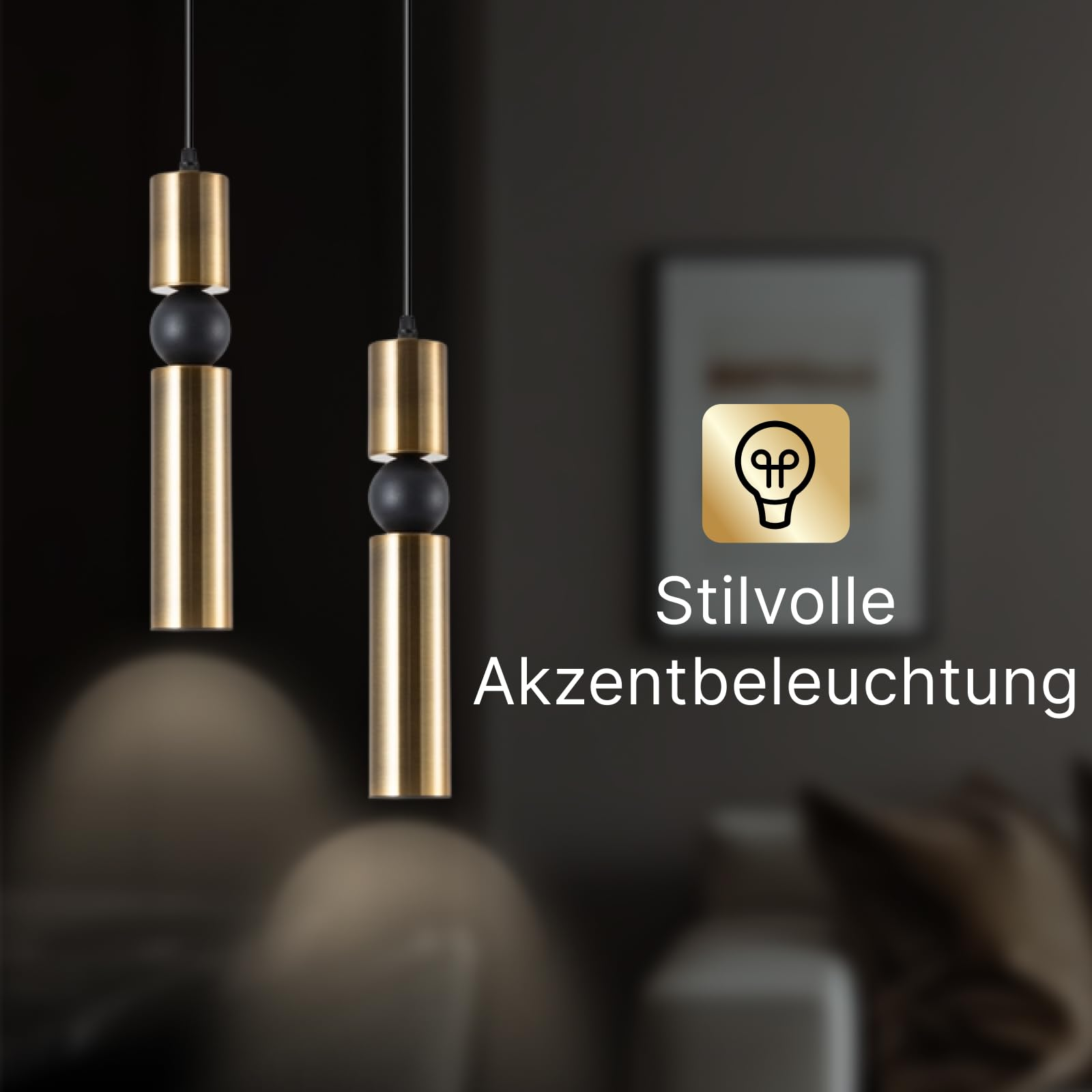 Zwei moderne Pendelleuchten aus Messing und schwarzen Kugeln.