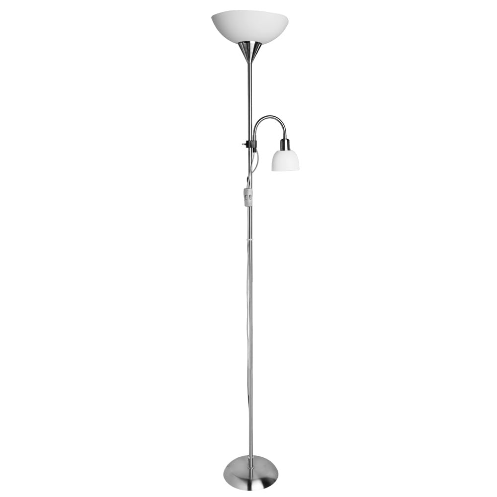 Eine silberne Stehlampe mit zwei Lichtern und weißem Lampenschirm.