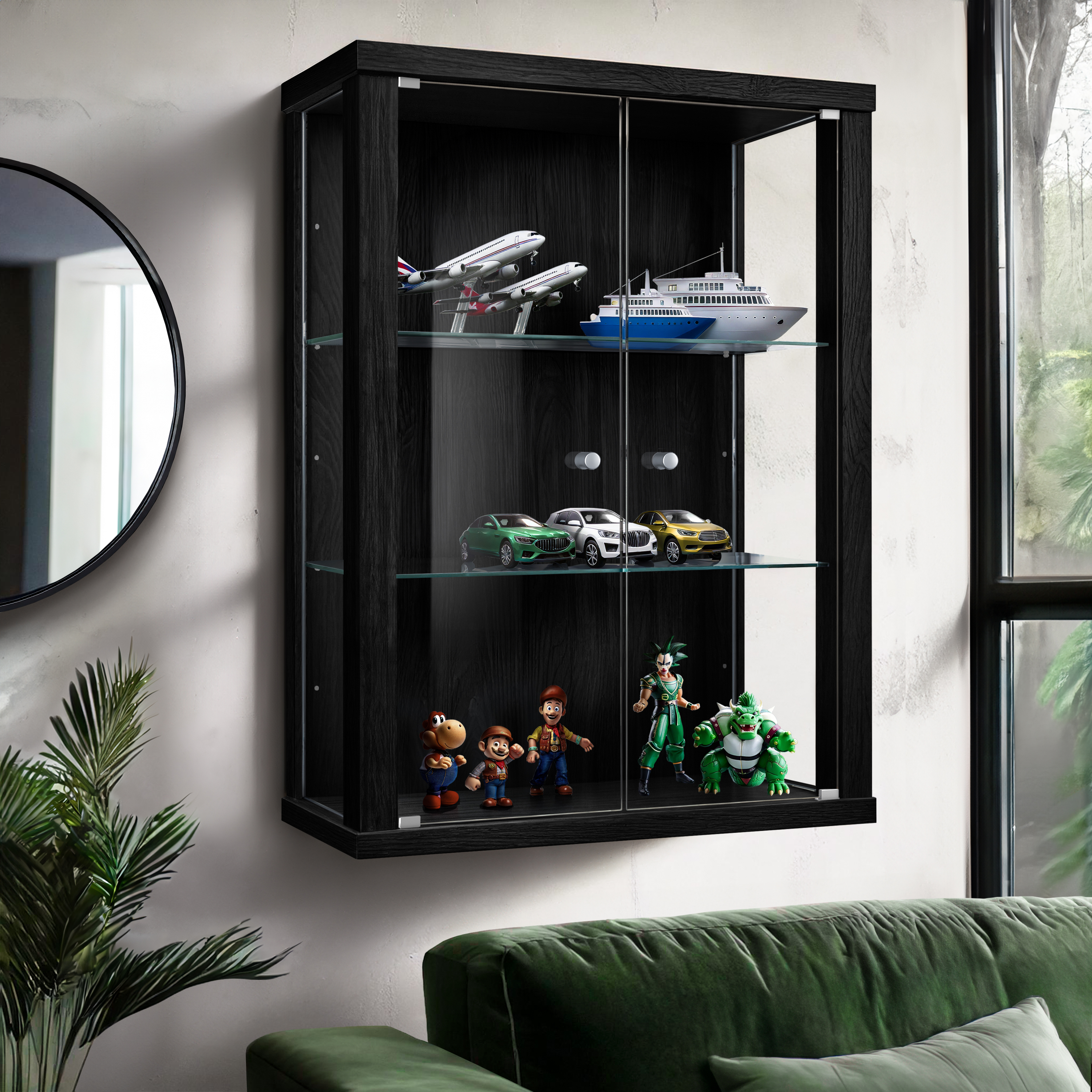 Schwarze Vitrine mit Modellen: Flugzeuge, Schiff, Autos und Actionfiguren.