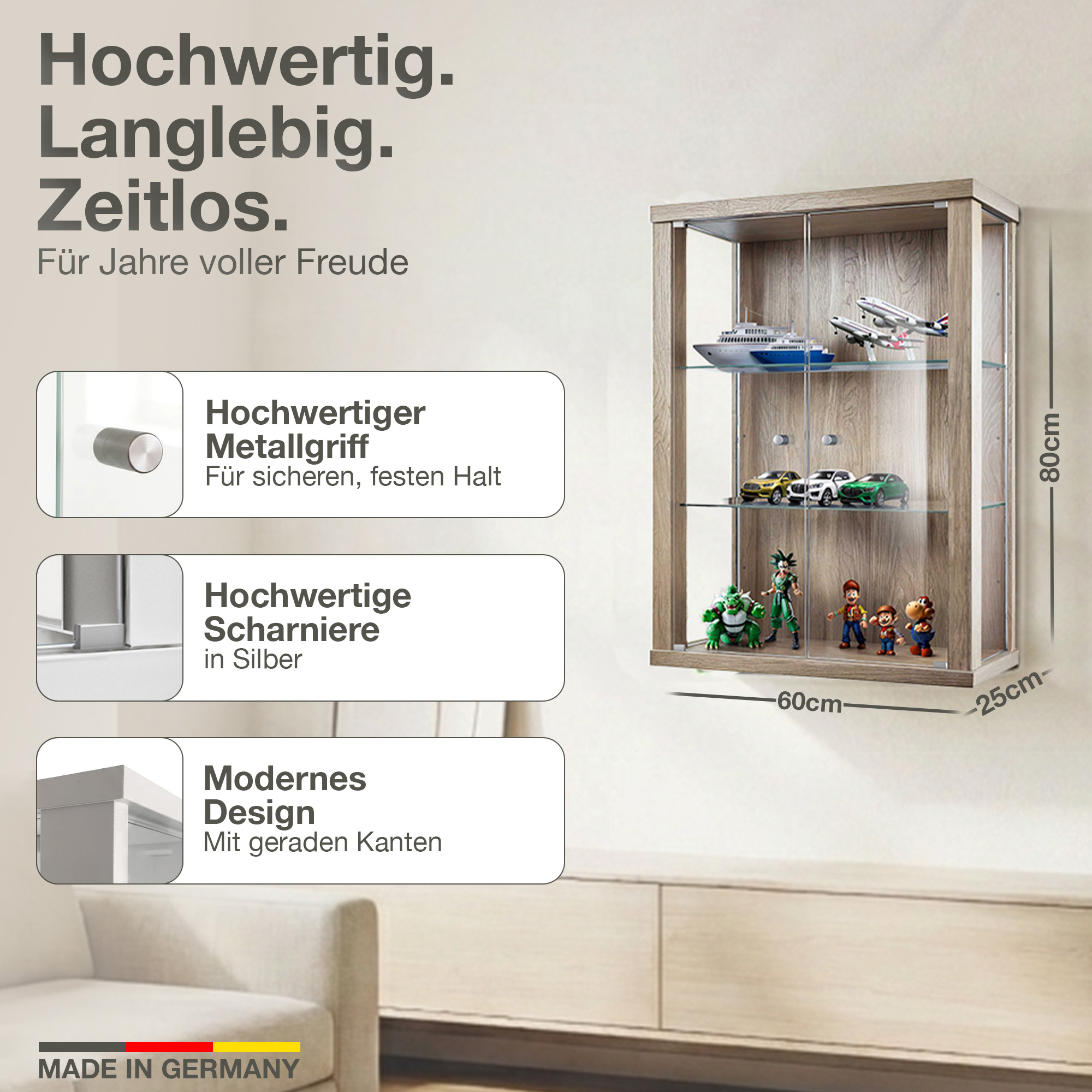 Vitrine mit Spielzeug: Schiff, Flugzeuge, Autos und Figuren. Maße 80x60x25cm.