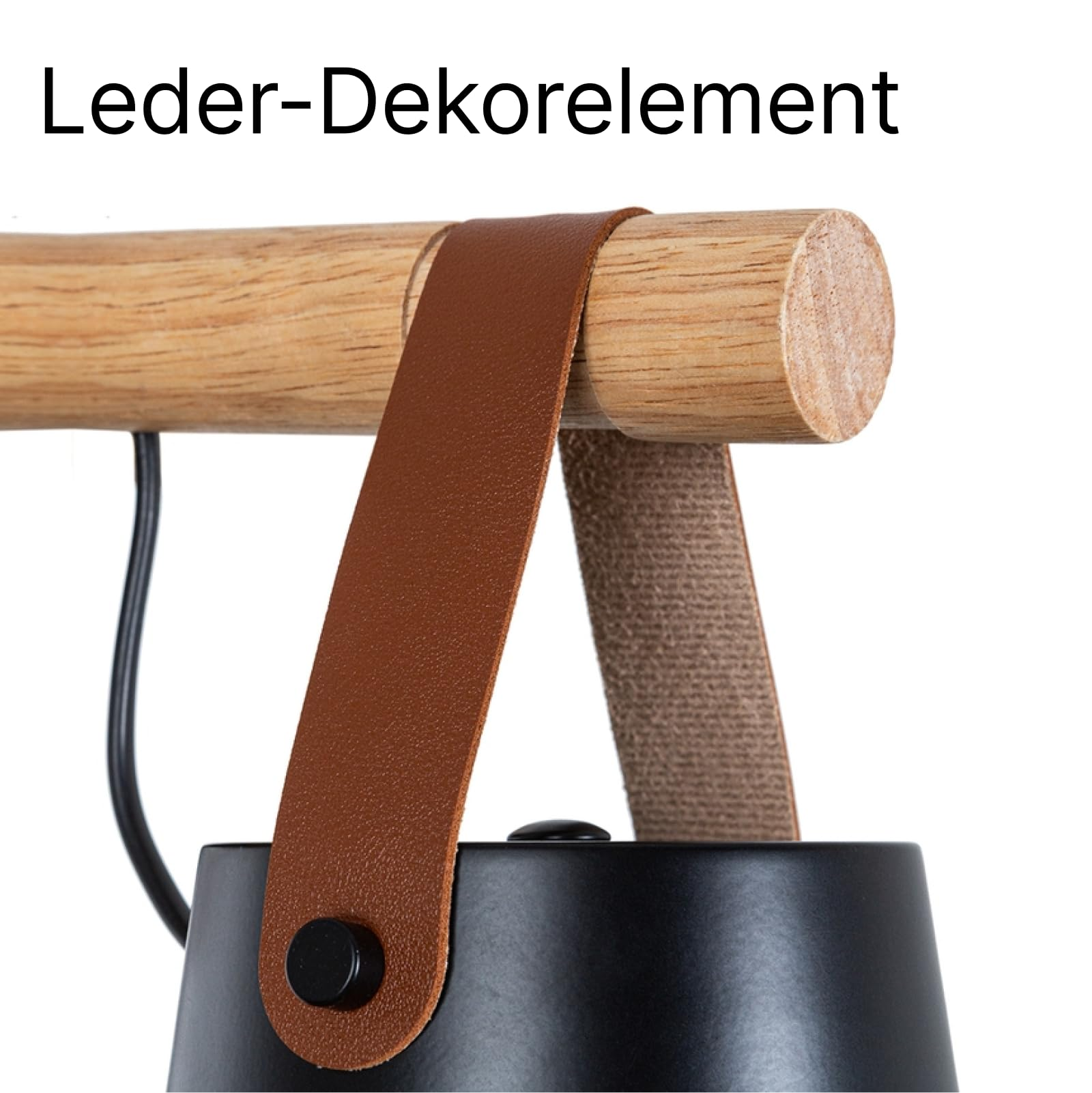 Ein schwarzer Lampenschirm mit braunem Lederriemen an Holzbalken.