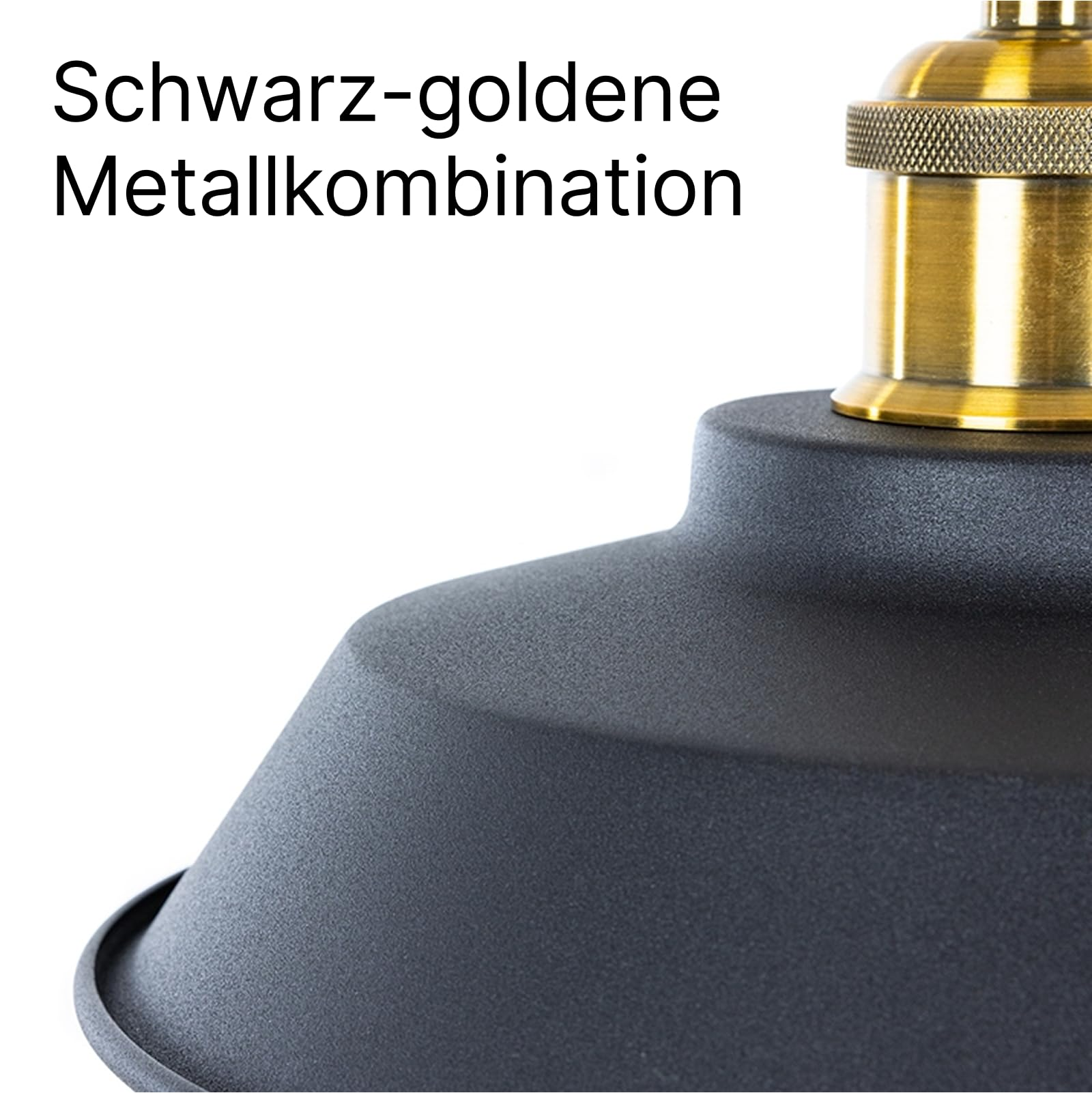 Schwarzer Lampenschirm mit goldenen Metallakzenten.
