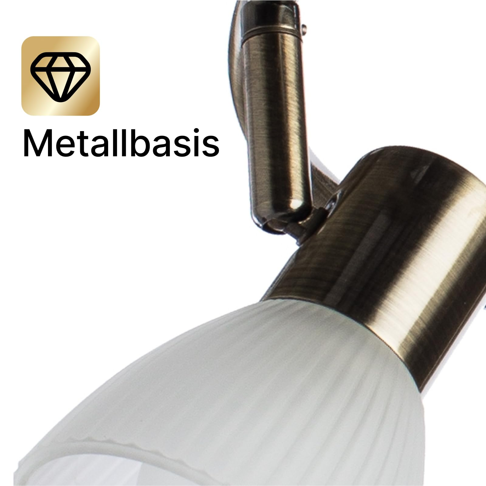 Ein Lampenschirm aus weißem Glas mit Metallbeschlägen und einem Diamantsymbol.