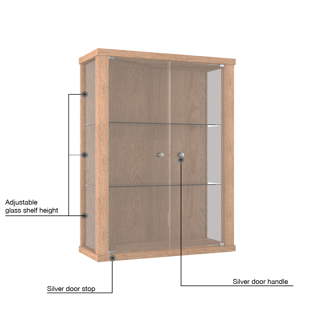 Holzschrank mit Glastüren, verstellbaren Glasböden und silbernen Griffen.