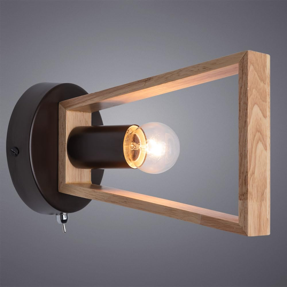 Eine moderne Wandlampe mit dunklem Sockel, Holzrahmen und nackter Glühbirne.
