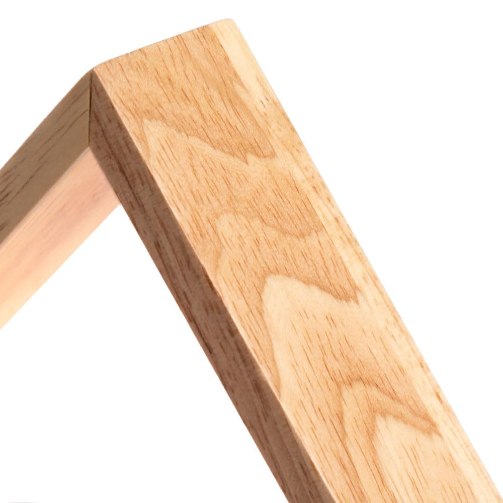 Holzrahmen-Ecke mit Maserung auf weißem Hintergrund.