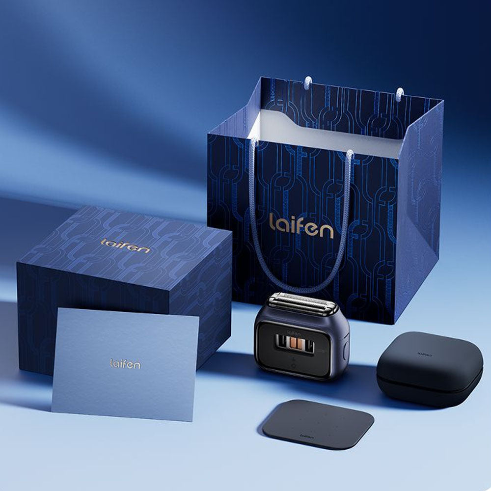 Ein Laifen-Rasierer, eine Box, eine Tasche und eine Karte auf blauem Hintergrund.