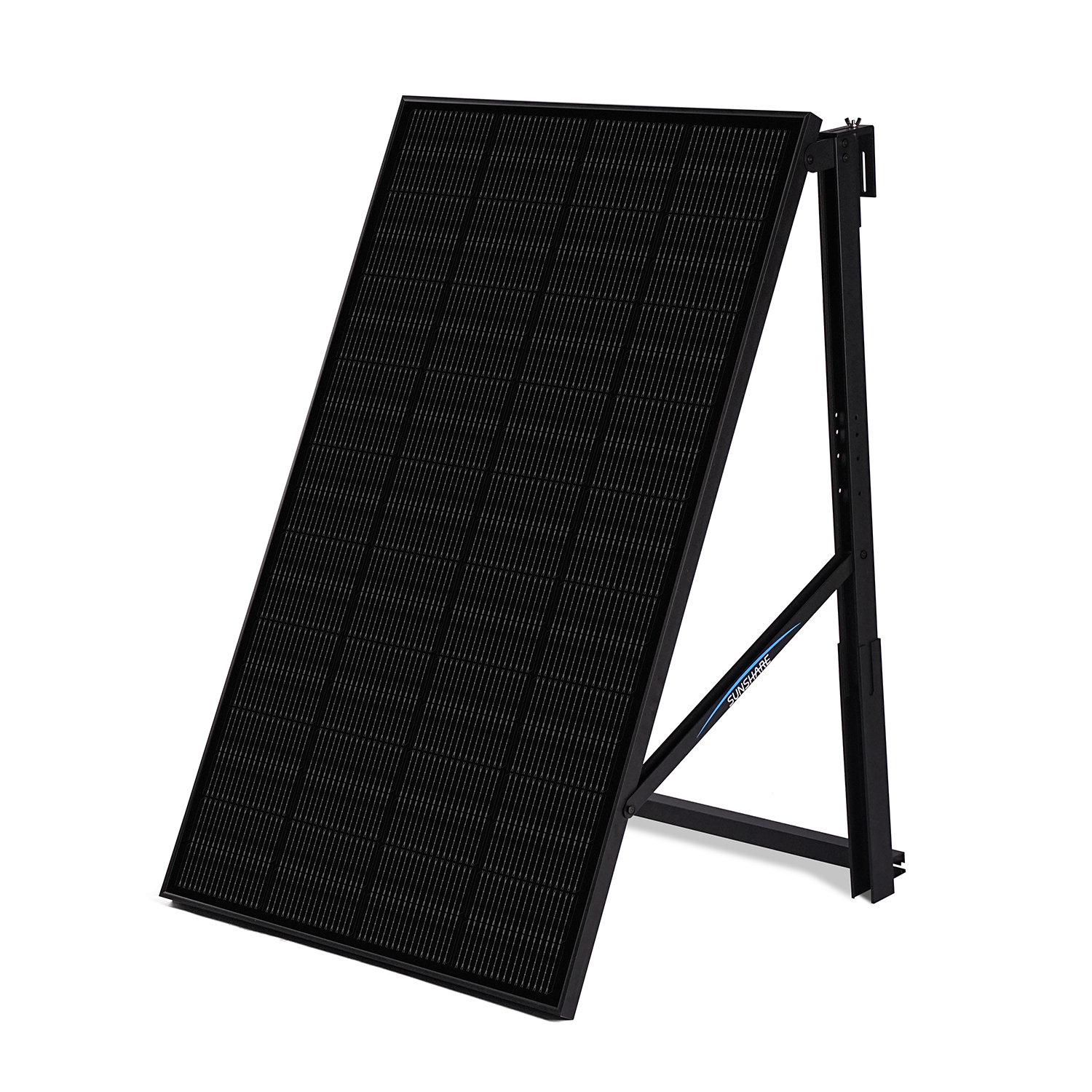 Schwarzes Solarpanel auf einem schwarzen Ständer, isoliert auf weißem Hintergrund.