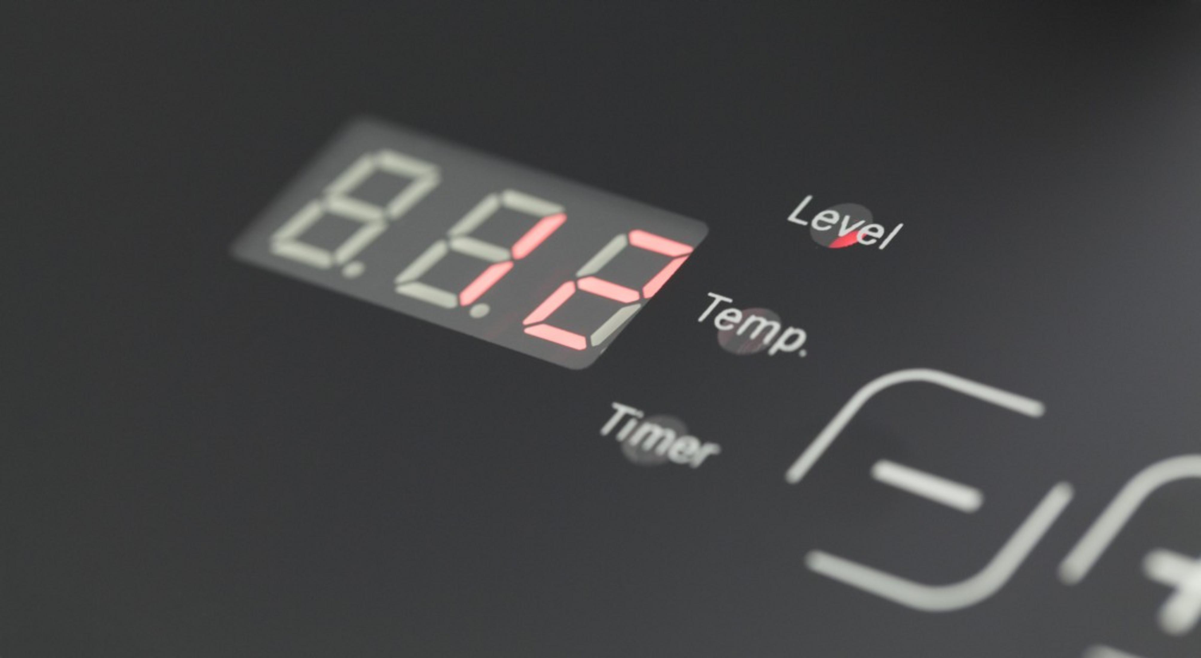 Display digitale mostra '8.8.8' con etichette 'Level', 'Temp.', 'Timer'.