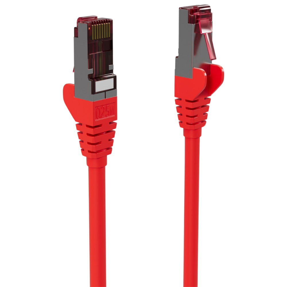 Gri konektörlü ve kırmızı klipsli iki kırmızı Ethernet kablosu, beyaz zeminde.