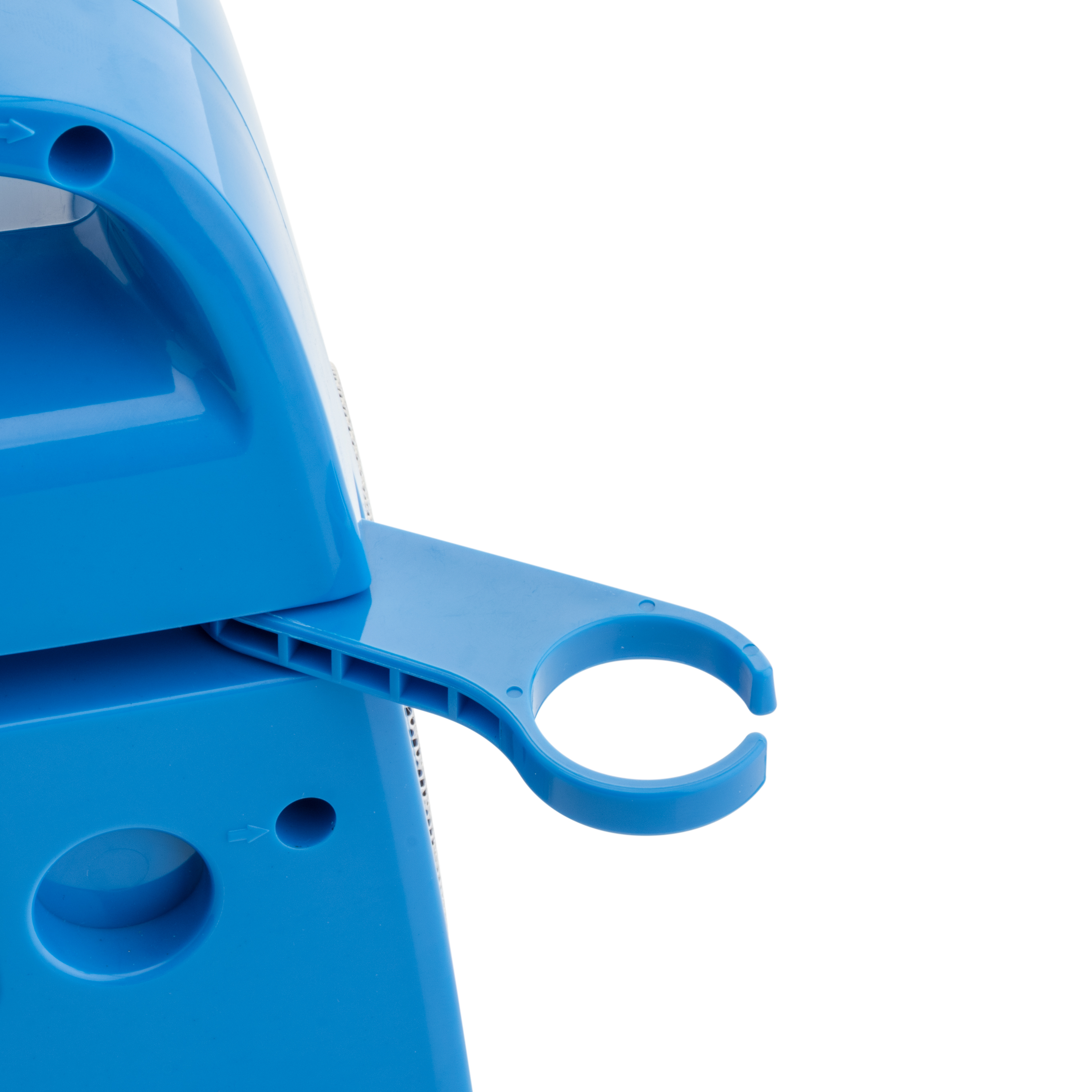 Un supporto in plastica blu è attaccato a un dispositivo blu.