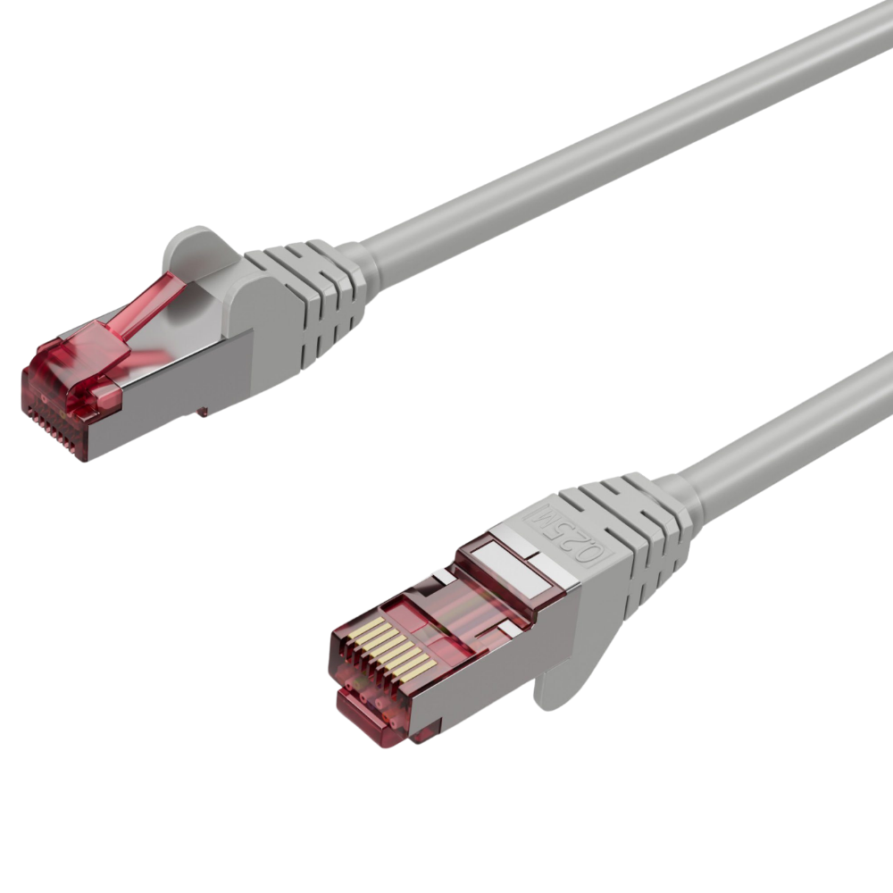 Kırmızı şeffaf iki RJ45 konektörlü gri ağ kablosu.