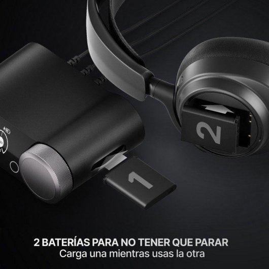 Auriculares negros con dos baterías, una cargando, una en uso.