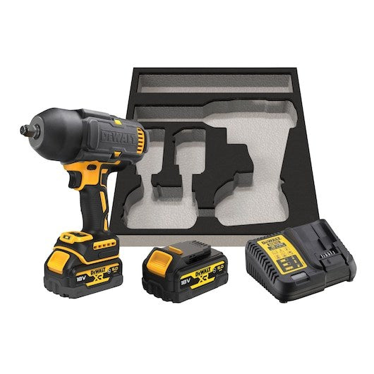 Kit de llave de impacto DeWalt negra y amarilla con baterías y cargador.