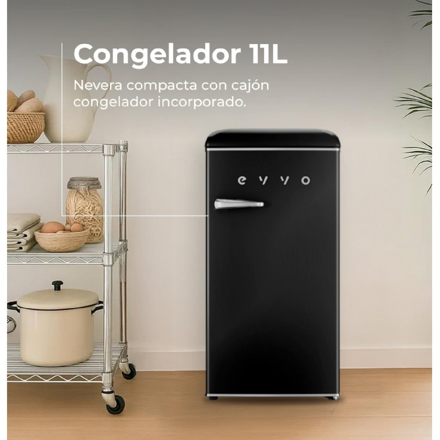 Refrigerador negro retro junto a estante metálico con alimentos.