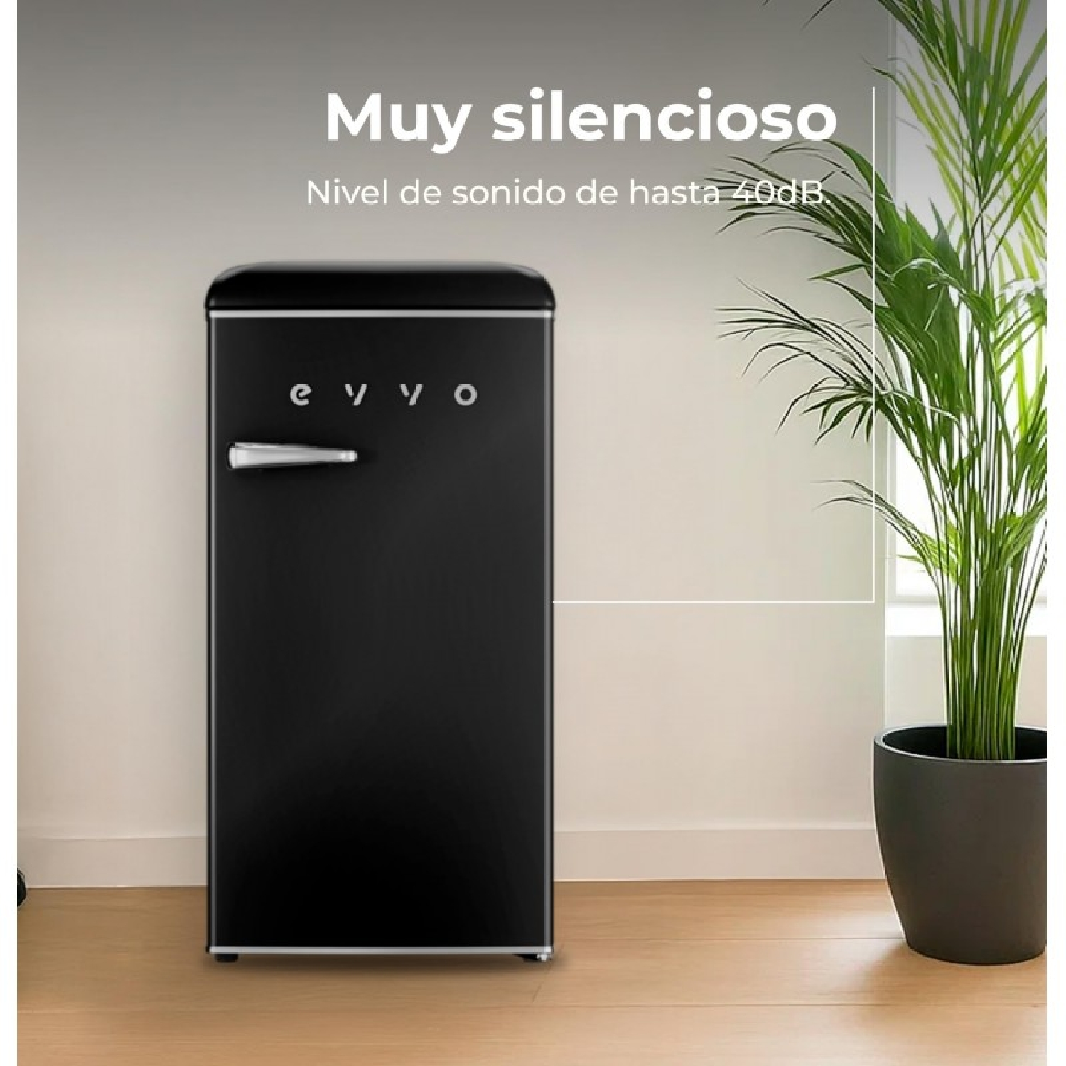 Un refrigerador negro retro con asa plateada junto a una planta verde en maceta.