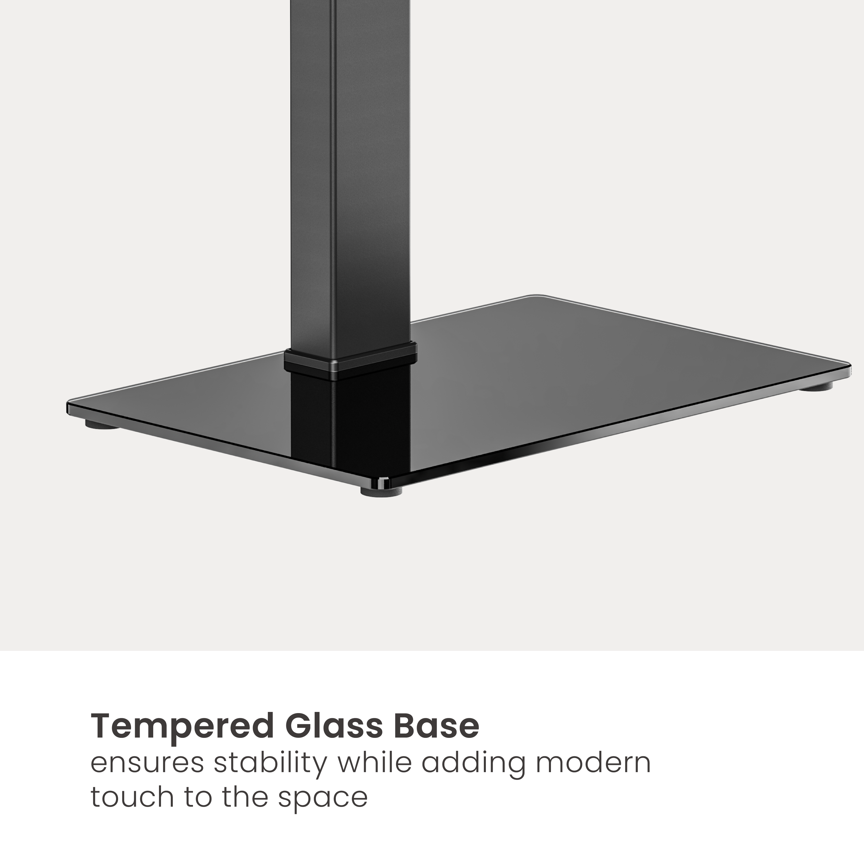 Schwarze Glasbasis mit schwarzem Sockel, auf hellem Hintergrund.