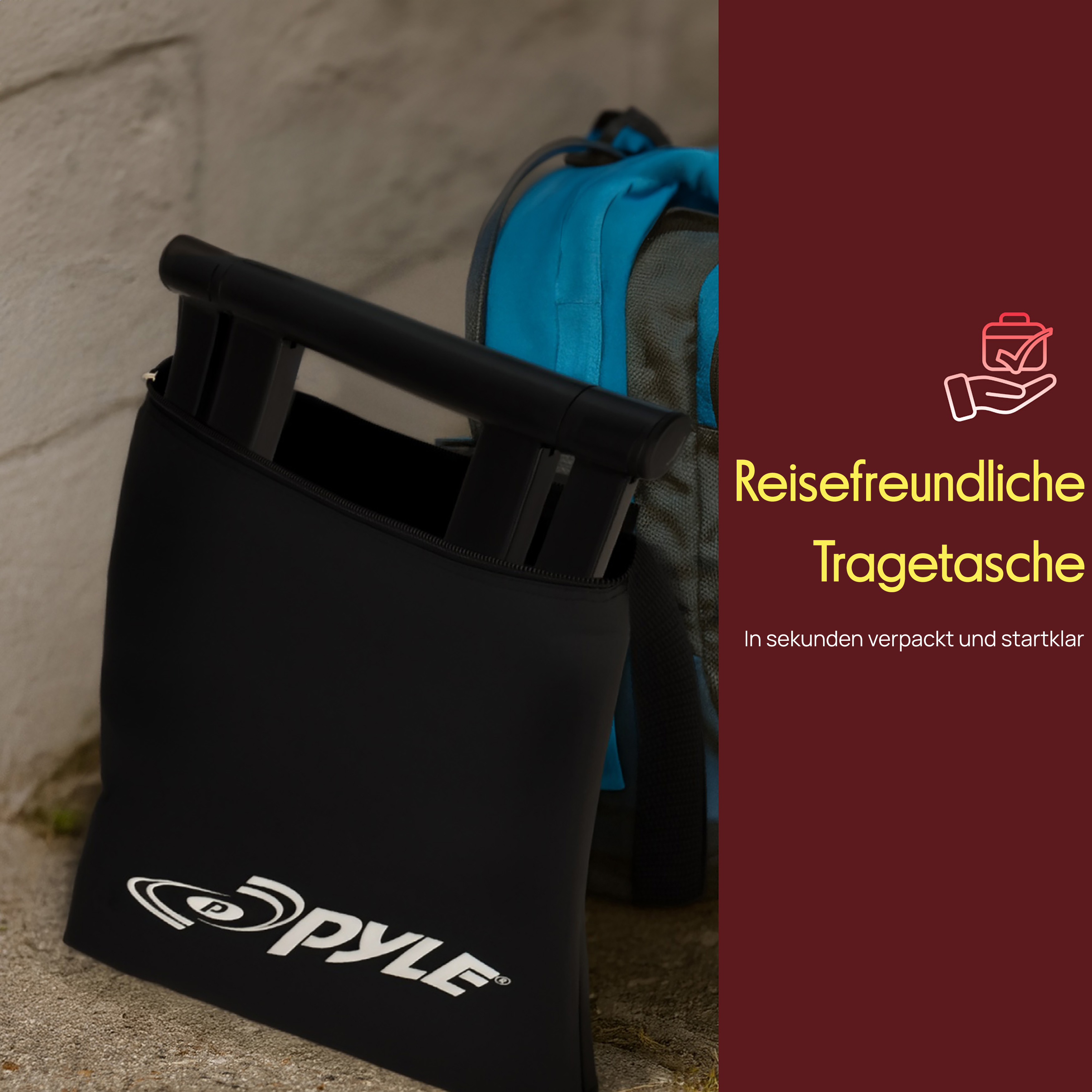 Schwarze Tragetasche mit PYLE-Logo, neben einem blauen Rucksack.