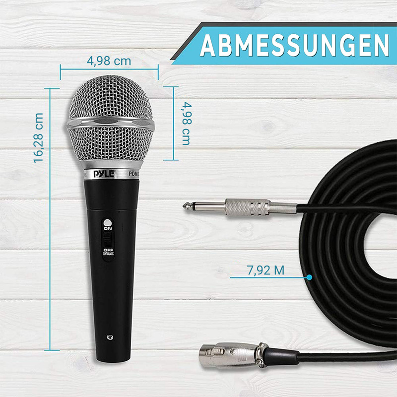 Ein schwarzes Mikrofon mit silbernem Kopf, Maße 16,28 cm hoch, 4,98 cm breit.