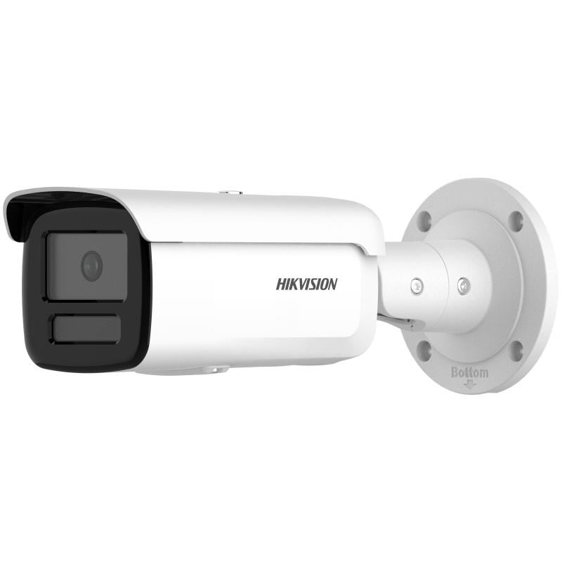 Una cámara de seguridad Hikvision blanca con frente negro y soporte de montaje.