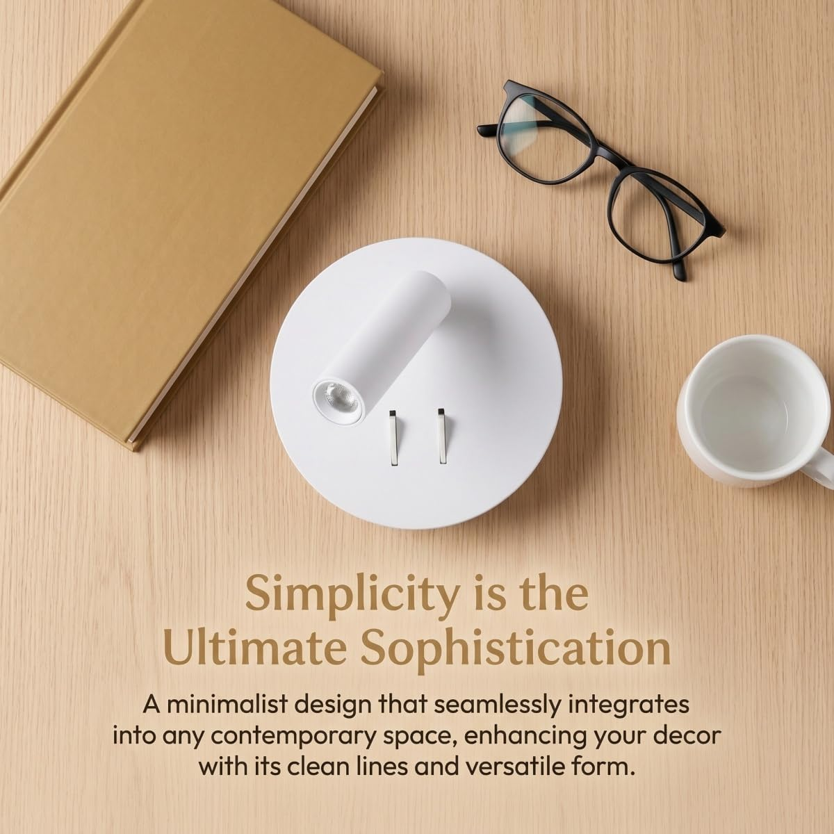 Base de lámpara de noche blanca con gafas, libro y taza sobre mesa de madera.