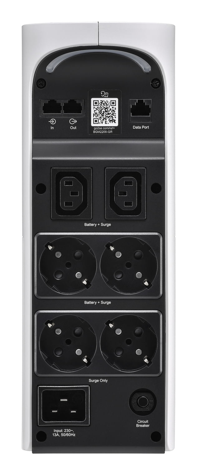 Retro di un UPS con porte: Ethernet, C13, CEE 7/3 e interruttore.